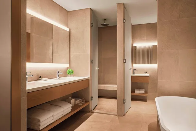 Room, King Bed, Ocean Front, Balcony، The Sanya Edition 4/5