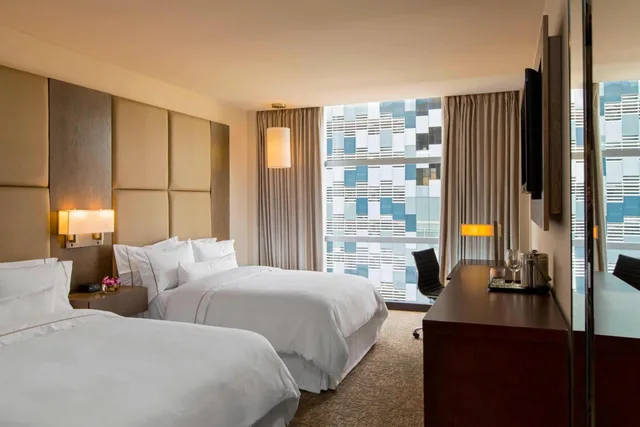 غرفة ديلوكس بسريرين كوين بإطلالة على المدينة، The Westin Panama 2/6