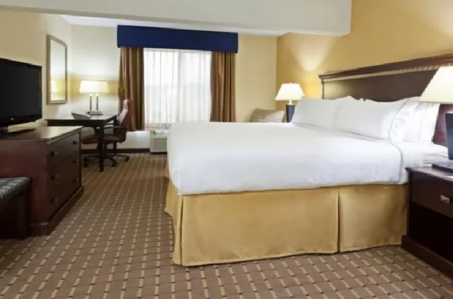 Room, King Bed, Holiday Inn Express Hotel Suites Smithfield Selma I 95 1/2