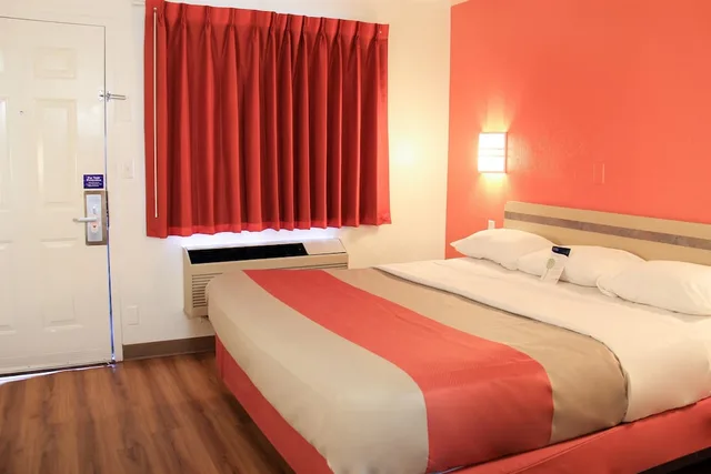 Standard, Double Bed, Smoking, Accessible, Motel6 Enfield, CT - Hartford 1/5