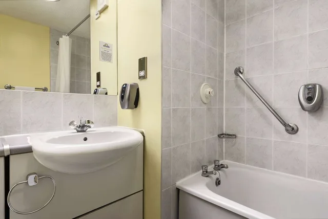 Room, 2 Double Beds, Days Inn by Wyndham Watford Gap 5/5