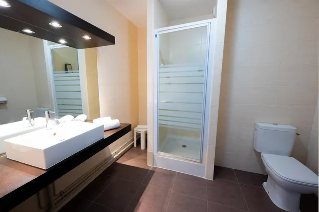 غرفة ثلاثية، HOTEL DES REMPARTS 2/7
