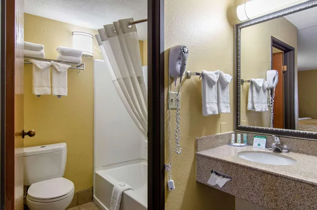 غرفة بسرير مزدوج، Quality Inn Merriam Kansas City 3/4
