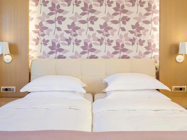 جناح غراند بإطلالة جزئية على البحر، Princess Kyniska Suites 1/5