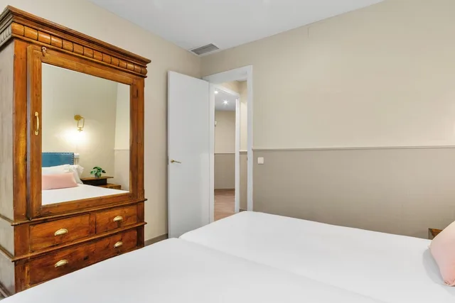3 Rooms, Classic, Apartment, 4 Beds, Shared Wing, Sofa, Terrace، Suite Home Sagrada Familia 4/9
