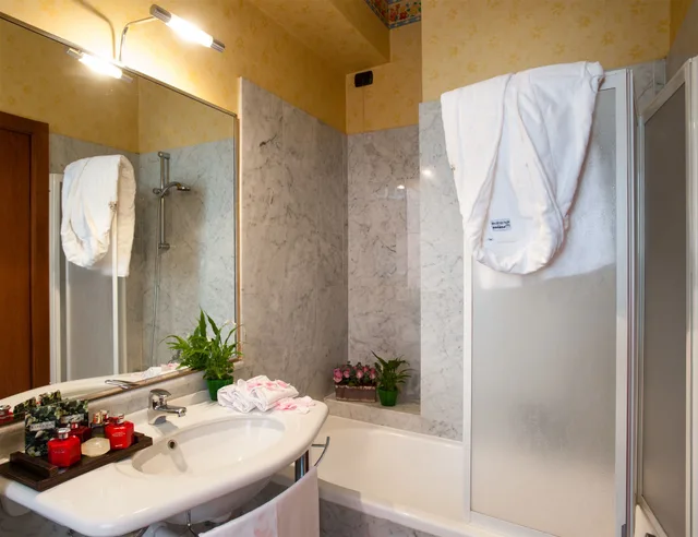غرفة ثلاثية بثلاثة أسرّة، Hotel Lombardia 4/4