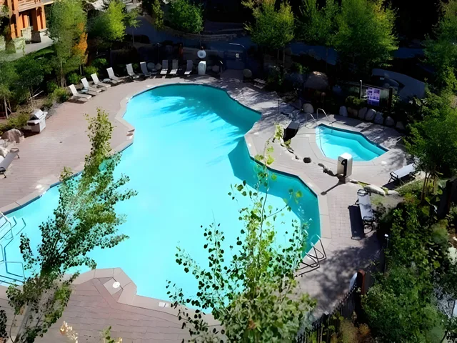 غرفة مفردة بغرفة نوم واحدة، The Village Lodge 2/2