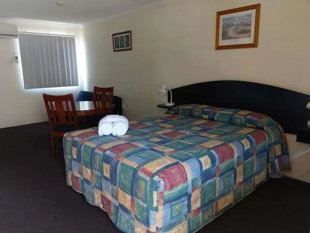 غرفة ديلوكس بسرير كينج وسرير كوين، Harbour Lodge Motel Gladstone 1/1