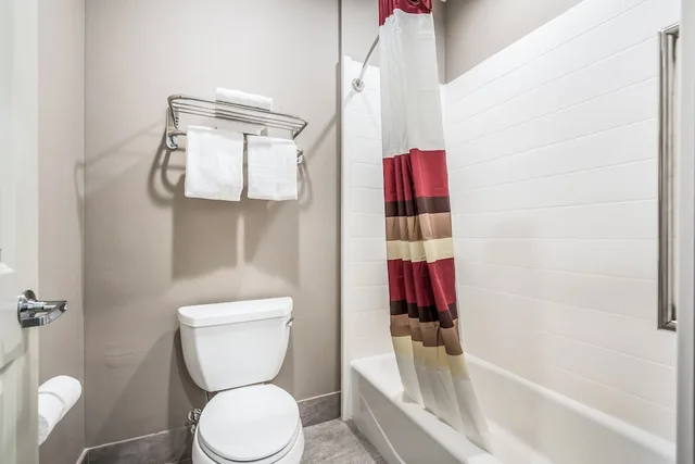 Deluxe, King and Queen Bed, Red Roof Inn Baytown 11/12
