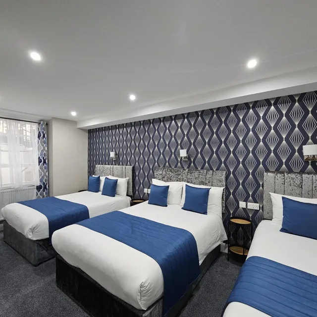 Semi Basement, Family, Private Bathroom، George 3/7