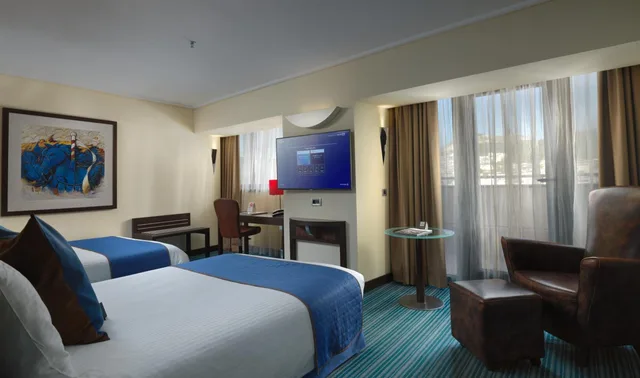 غرفة بريميوم بسريرين مزدوجين مع دخول الصالة، Crowne Plaza Athens City Centre 2/10