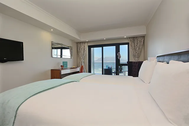 Mountain, Twin Beds, Sea View, Balcony، Blaauwberg Beach Hotel 1/4