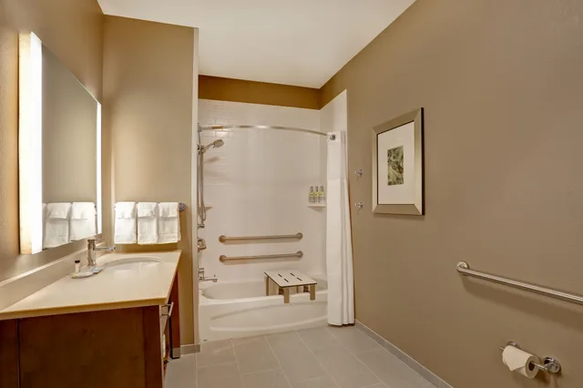 جناح استوديو بسرير كوين لذوي الإعاقة، Staybridge Suites Overland Park - Kansas City S 2/3