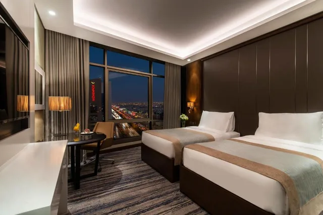 غرفة تنفيذية بسرير مزدوج، فندق وريزيدنس موفنبيك الرياض(Movenpick Hotel & Residences Riyadh) 1/4