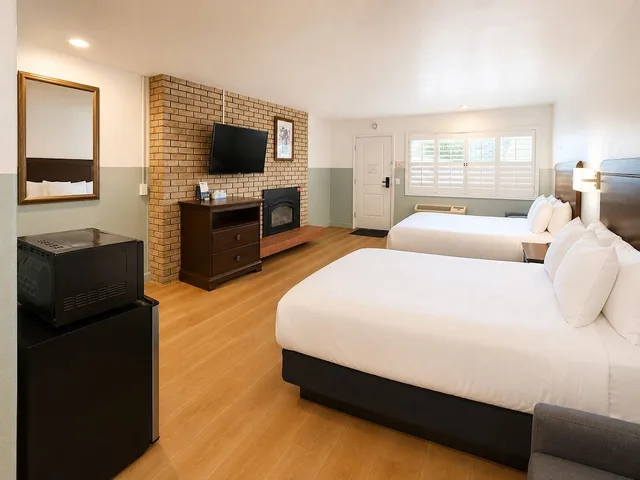 Room, 2 Queen Beds, Stargazer Inn And Suites 5/10