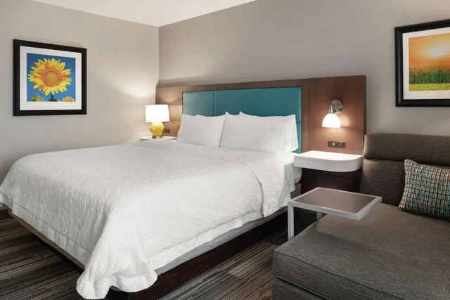 Studio, Suite, King Bed, Sofa, Hampton Inn Champaign Southwest 2/4