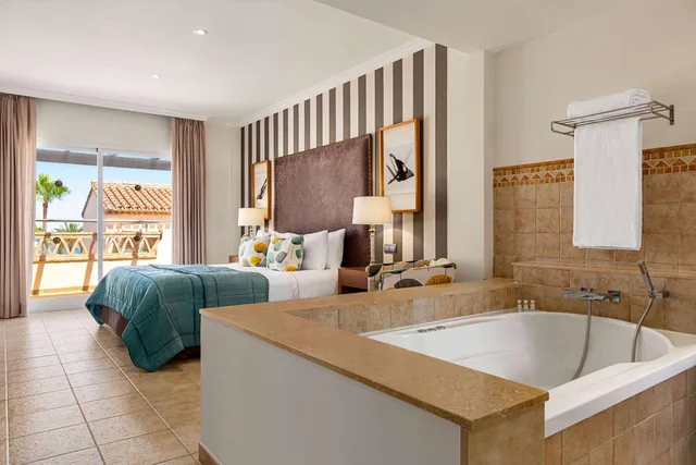 جناح غراند بغرفتي نوم بجاكوزي، Wyndham Grand Costa del Sol 5/6