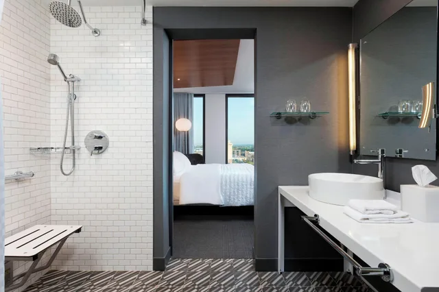 غرفة كلاسيكية بسرير كينج لذوي الإعاقة، Le Meridien Columbus The Joseph 5/6