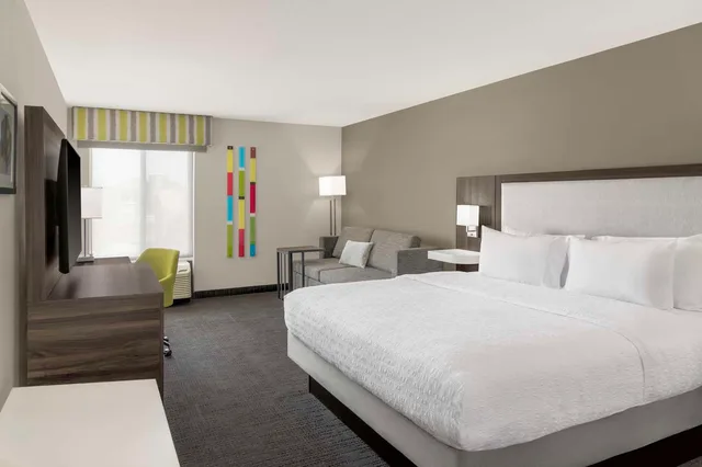 Study, King Bed, Sofa، Hampton Inn Olathe 2/4