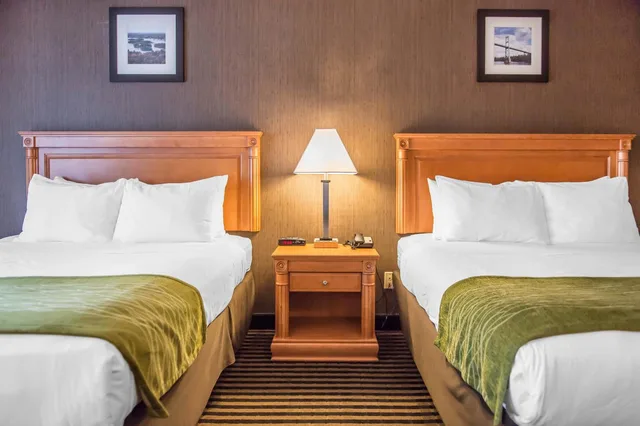 غرفة بسريرين كوين في الطابق الأرضي، Comfort Inn Brockville, ON 1/1