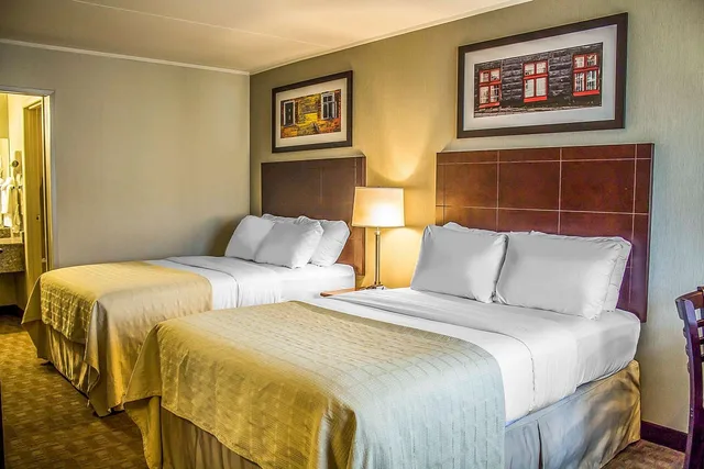 غرفة بسريرين مزدوجين، Quality Inn Cambridge 1/3