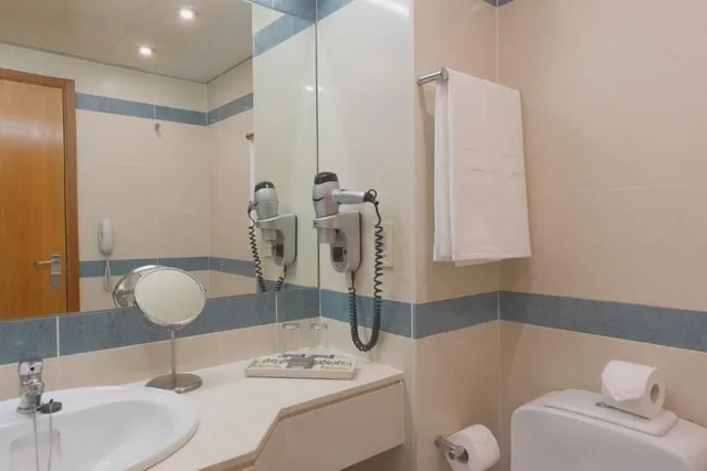 غرفة بثلاثة أسرّة مع سرير إضافي، SANA METROPOLITAN HOTEL 3/4