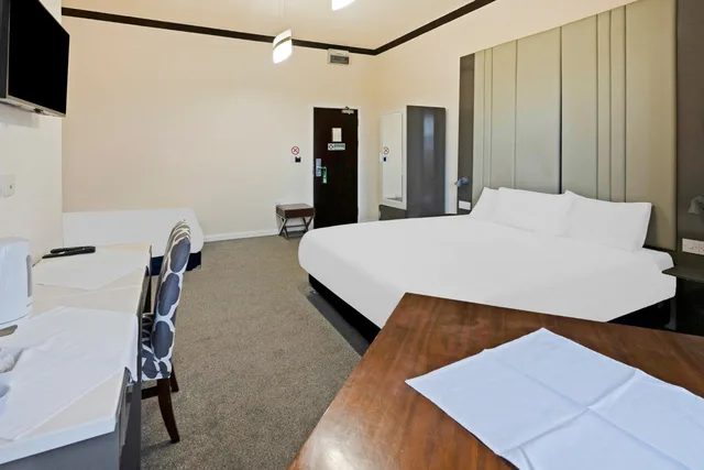 غرفة قياسية ثلاثية، OYO The Baltimore Hotel 4/10