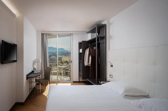 Standard, Queen Bed, Hotel Continental 1/4