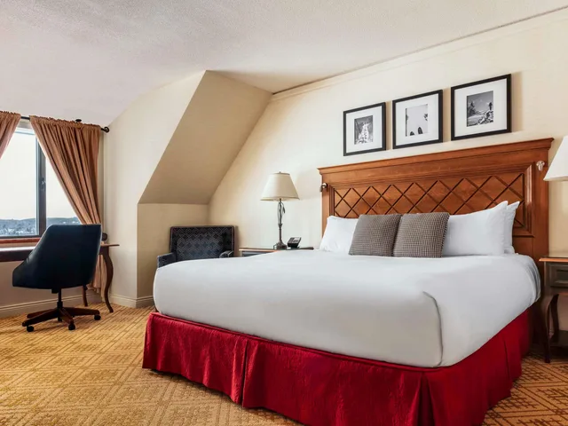 غرفة بسرير كينج، Fairmont Tremblant 1/6