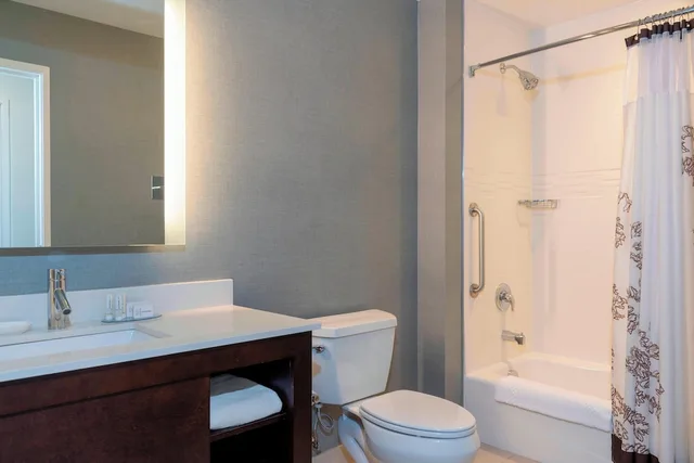 استوديو بسرير كينج مع أريكة لذوي الإعاقة، RESIDENCE INN AKRON SOUTH/GREEN 4/6