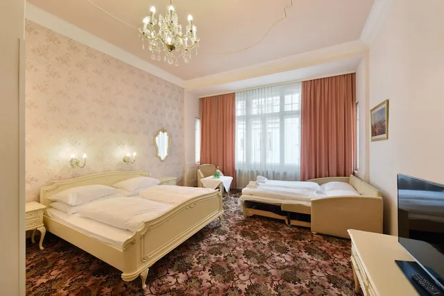 غرفة كومفورت رباعية بسرير مزدوج مع أريكة، Hotel Pension Baronesse 1/2