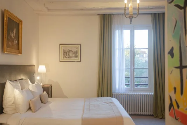 غرفة بريستيج بسرير كينج بإطلالة على الحديقة، Hotel Au Charme Rabelaisien 3/6