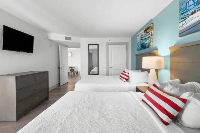 Mariner, 2 Bedrooms, Condo, Deluxe, Ocean Front، Compass Cove Resort 3/8