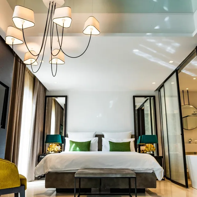 جناح جونيور، Valentina Hotel 1/8