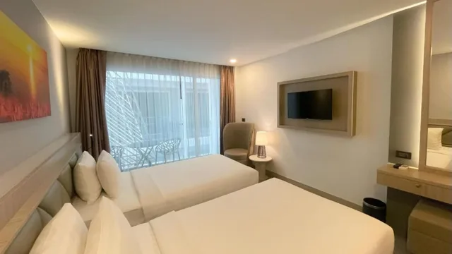 غرفة ديلوكس بسريرين منفصلين بشرفة، Clarian Hotel Beach Patong 9/10