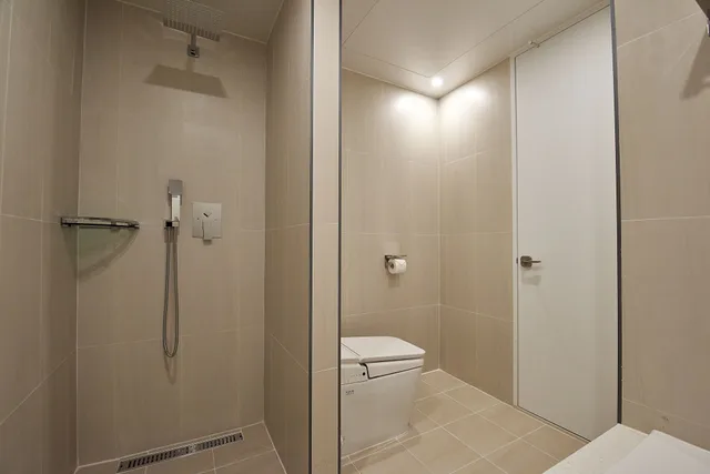 جناح ملكي بسريرين كينج وثلاثة أسرّة، Busan City Hotel 8/10