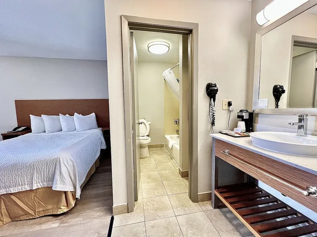 جناح بسرير كوين، Days Inn Suites By Wyndham Arlington Near Six Flags 4/8