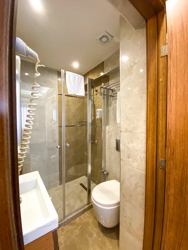 غرفة ثلاثية، B Guest Hotel 6/7