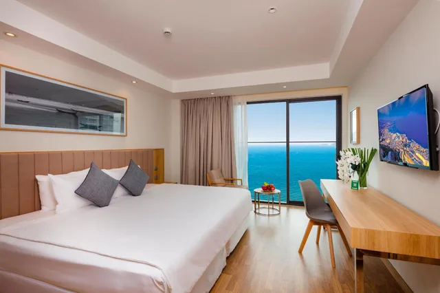 غرفة بريميوم بسرير مزدوج بإطلالة على المدينة بشرفة، Nagar Hotel Nha Trang 1/2