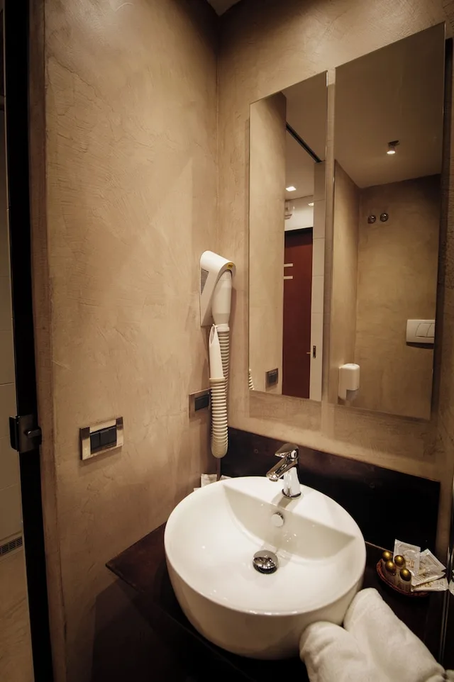 غرفة سوبيريور رباعية بسرير كوين وسريرين منفصلين، Hotel Gran Paradiso 1/3