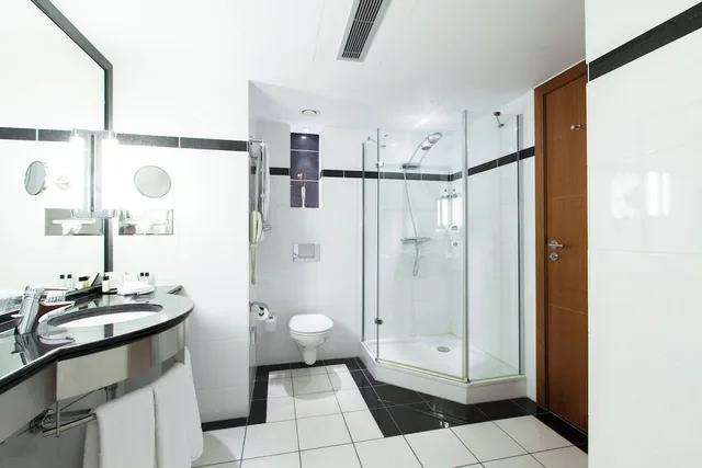 Senior, Suite, King Bed, Park View، Crowne Plaza Brussels Airport 7/8