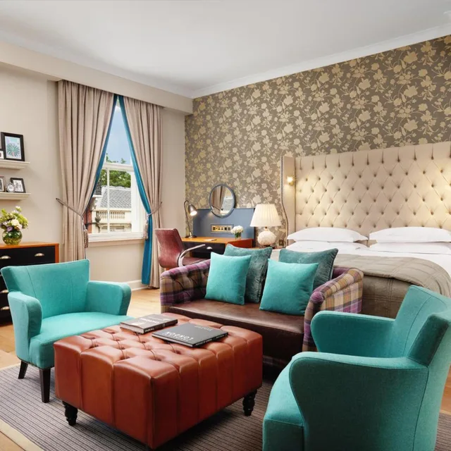 جناح جونيور، The Baileys Hotel London 4/10