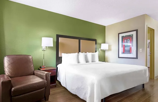 استوديو ديلوكس بسرير كينج مع أريكة، Extended Stay America - Fort Lauderdale - Davie 4/9