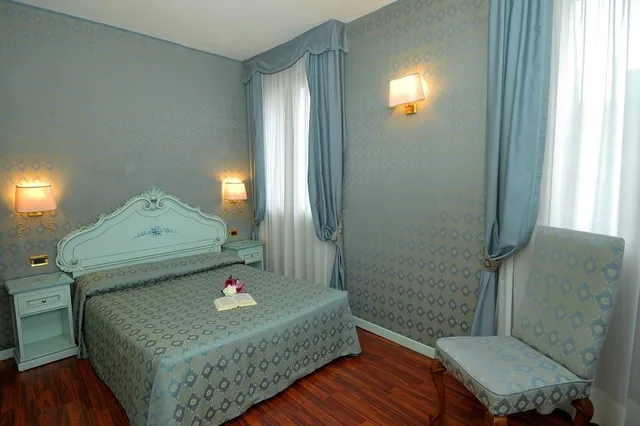 غرفة قياسية ثلاثية، Antica Venezia 1/1