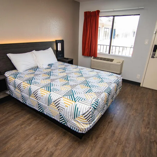 غرفة بسرير كوين لذوي الإعاقة، Motel6 Ft. Pierce, FL 2/10