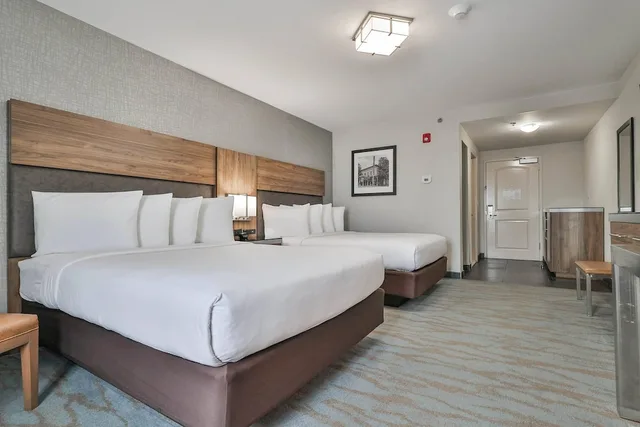 غرفة قياسية بسريرين كوين بإطلالة على المدينة، The Penn Stroud Stroudsburg - Poconos, an Ascend Collection Hotel 2/4