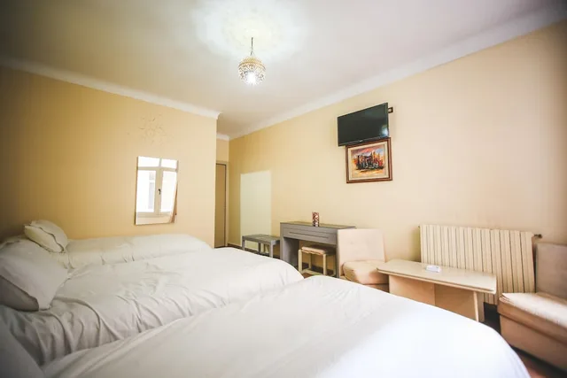 غرفة قياسية ثلاثية بثلاثة أسرّة، Hotel Bab Mansour 1/2