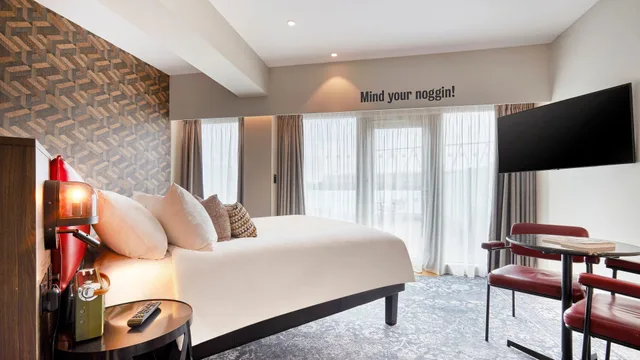 Standard, Queen Bed, Outdoor Living Area, voco Leicester, an IHG Hotel 1/3