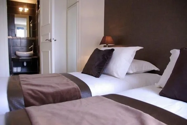 غرفة عائلية رباعية بسريرين كوين، Atelier Montparnasse Hotel 7/9