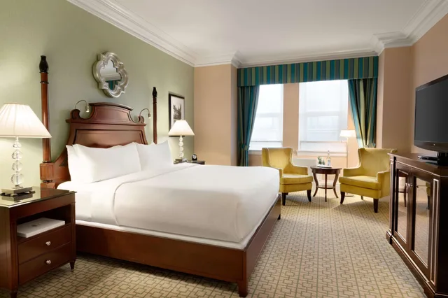 غرفة ديلوكس بسرير كوين، Fairmont Chateau Laurier 1/4